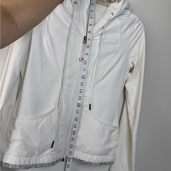 Lululemon Women's White Hooded Jacket - Picture 8 of 17